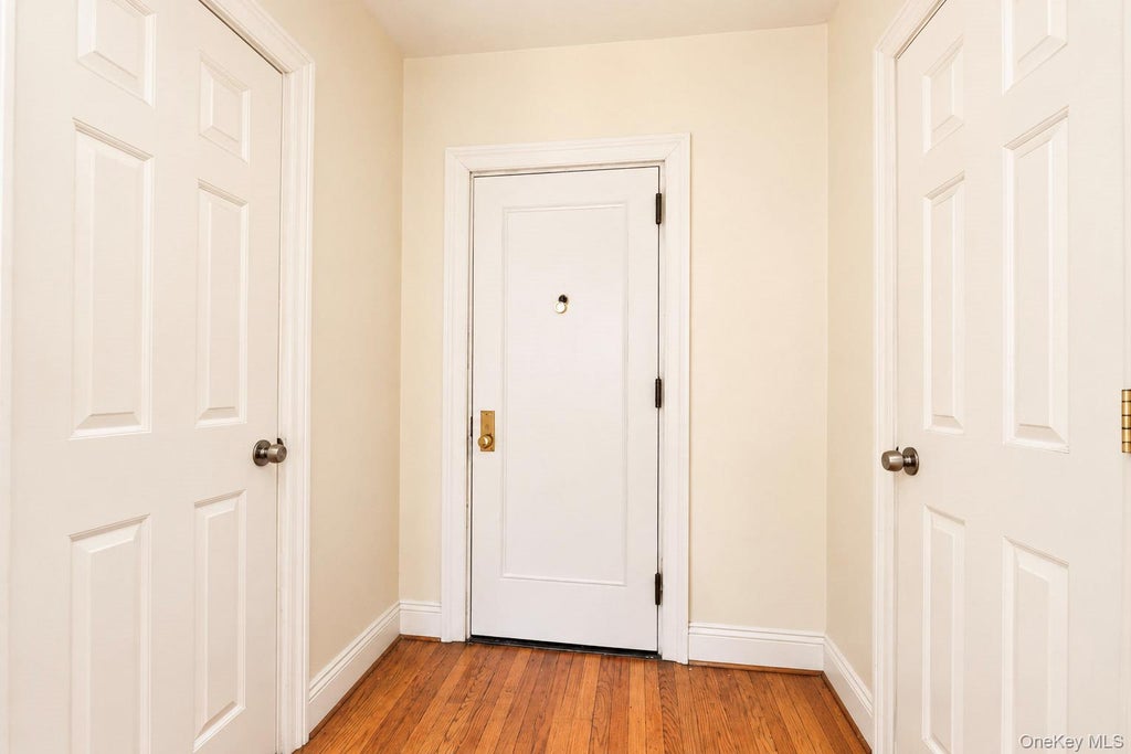 Photo of 100 Parkway Road #4C, Bronxville, NY 10708 (MLS # 996950)