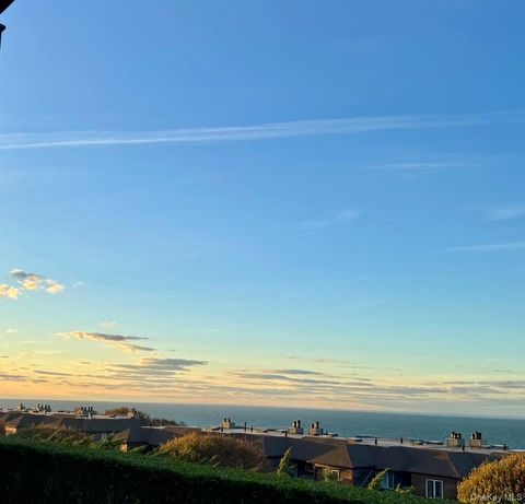 207 Fox Hill Drive Baiting Hollow NY 11933