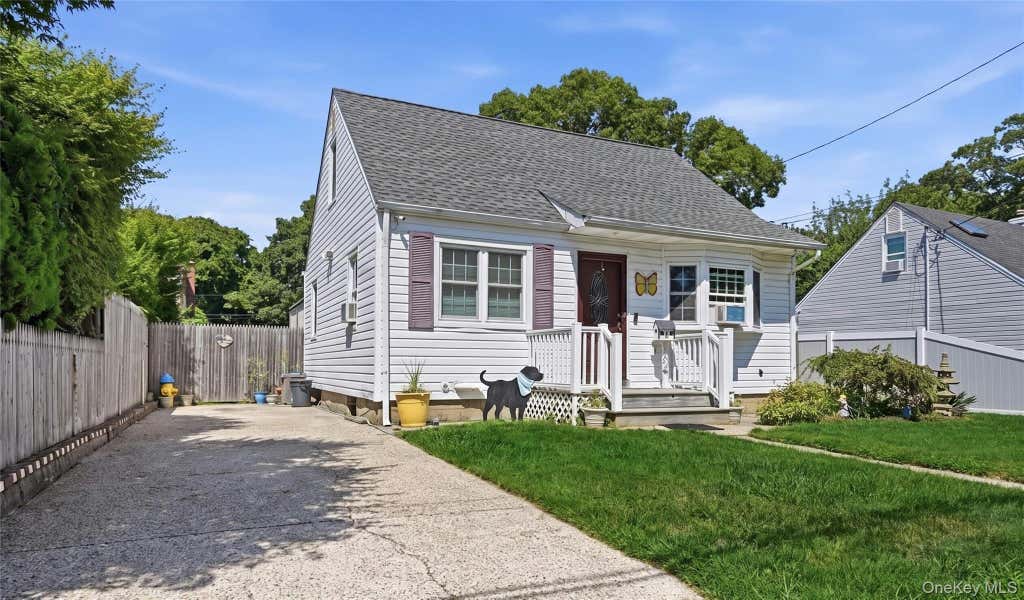 Photo of 29 Sherwood Drive, Mastic Beach, NY 11951 (MLS # 1042588)