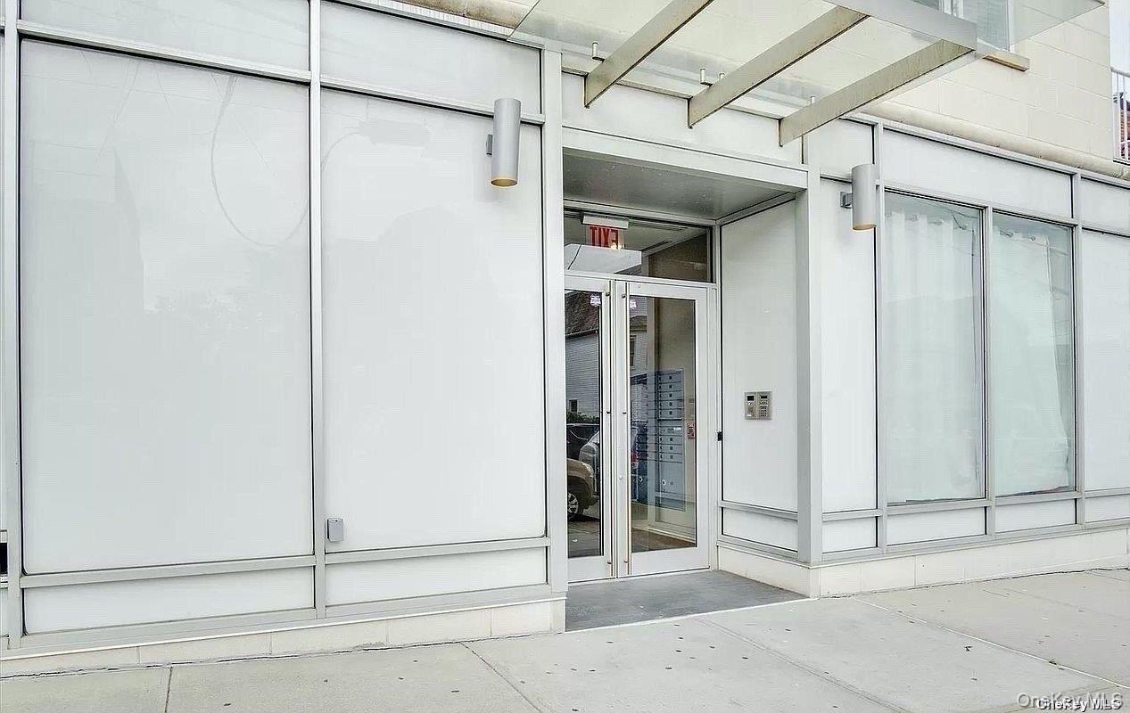 112-02 Northern Boulevard PH-C