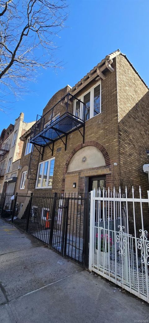 Multifamily For Sale - 2366 Davidson Avenue<br/> Bronx County, Bronx, NY 10468