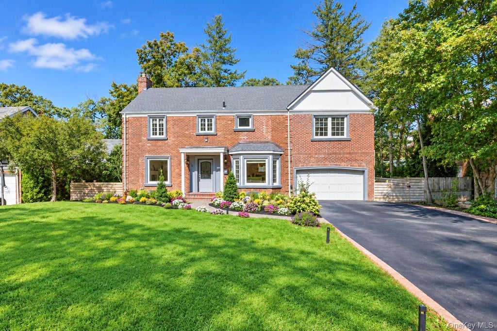 Photo of 18 Pond Park Road, Great Neck, NY 11023 (MLS # 1059507)