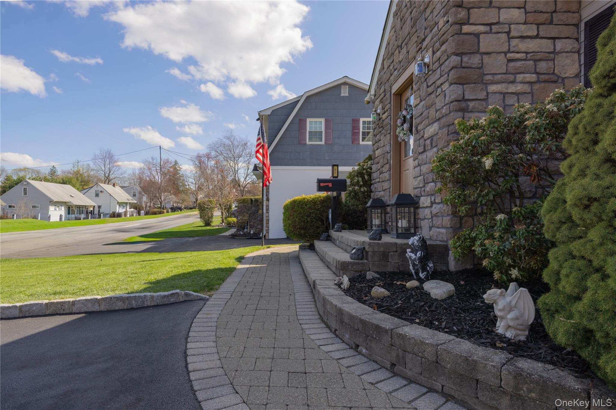 87 N Magnolia Street