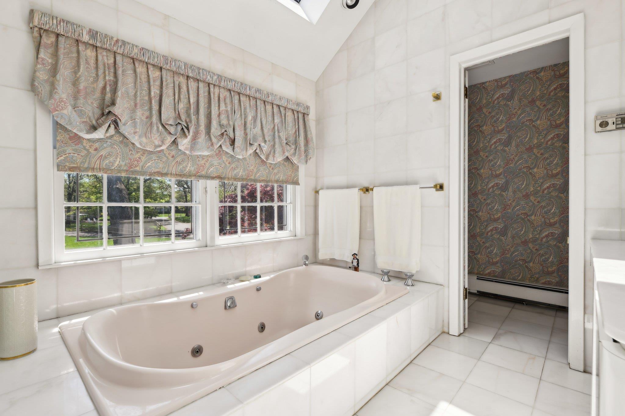 190 Pond Crossing, Lawrence, New York image 35