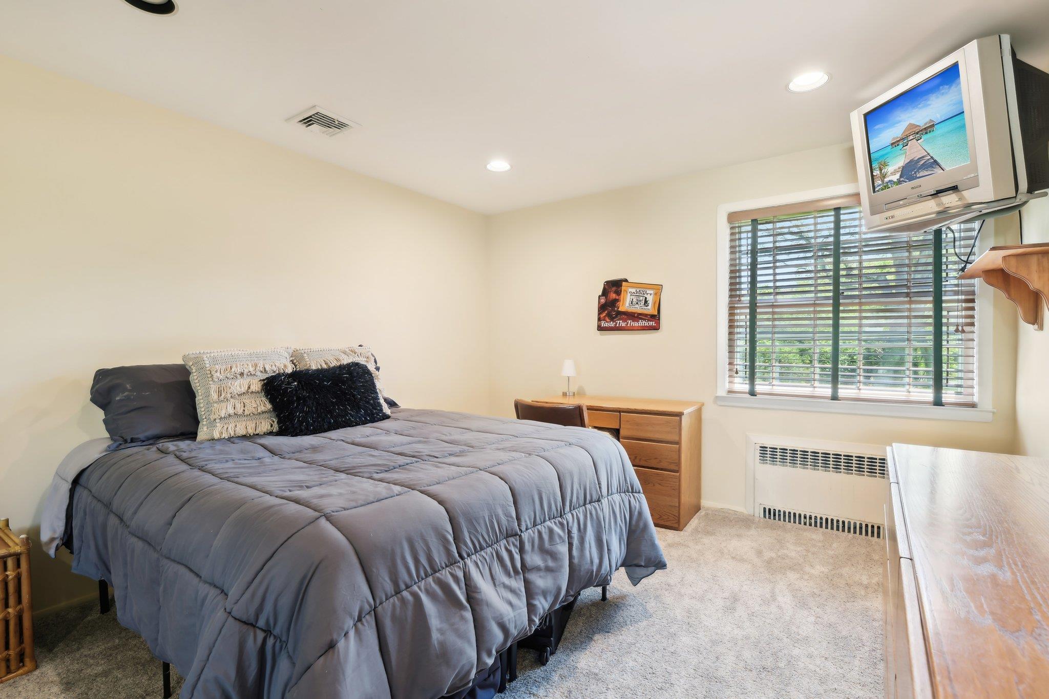 190 Pond Crossing, Lawrence, New York image 32