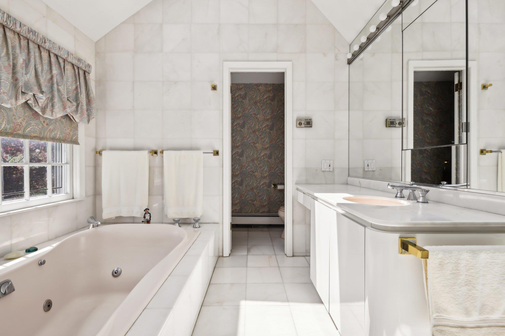 190 Pond Crossing, Lawrence, New York image 36