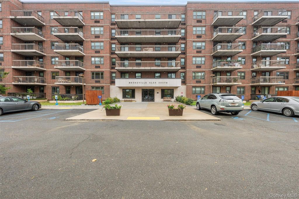 Photo of 1376 Midland Avenue #602, Bronxville, NY 10708 (MLS # 926769)