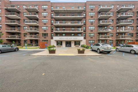 Photo of 1376 Midland Avenue #602, Bronxville, NY 10708 (MLS # 926769)