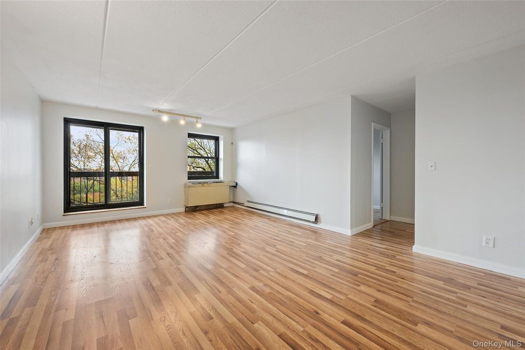 Photo of 1376 Midland Avenue #602, Bronxville, NY 10708 (MLS # 926769)