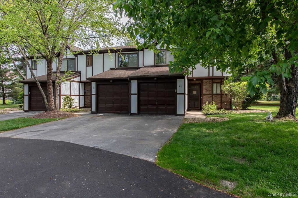 Photo of 21 Topaz Run, Poughkeepsie, NY 12603 (MLS # 1003651)