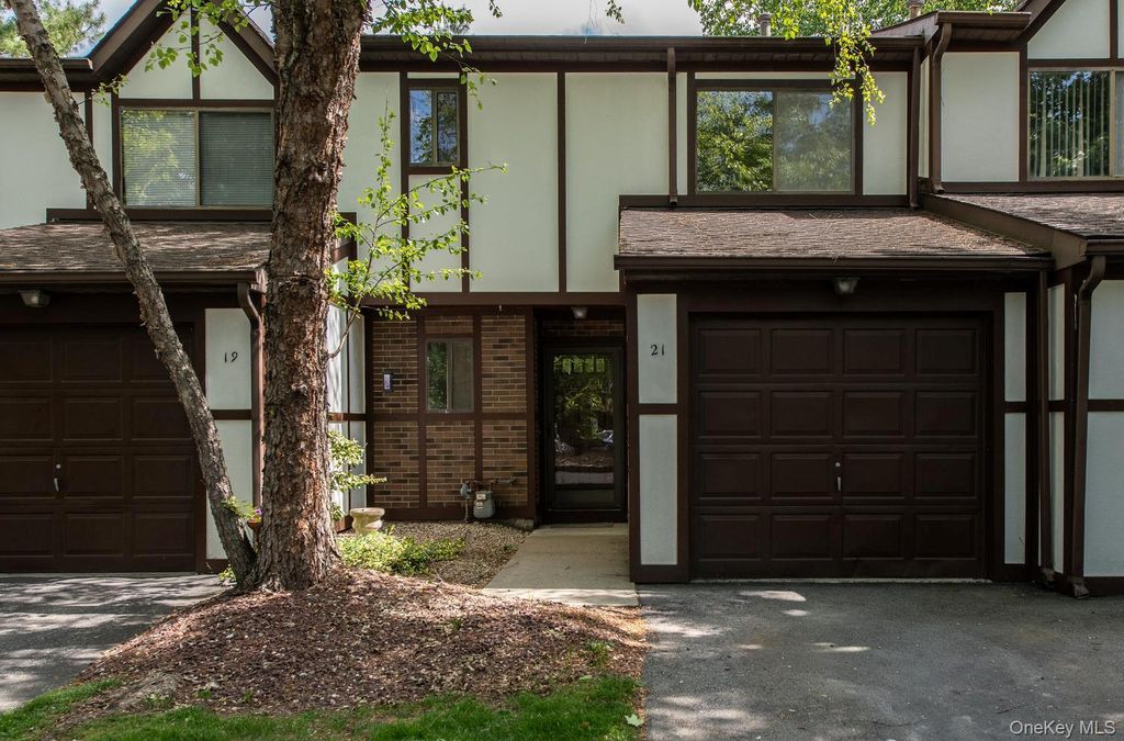 Photo of 21 Topaz Run, Poughkeepsie, NY 12603 (MLS # 1003651)