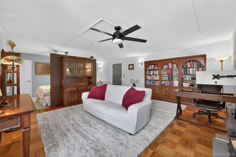 Homes For Sale - 100 Clinton Avenue #3X<br/> Mineola, NY 11501