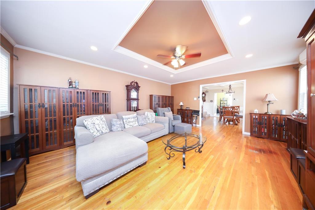 2038 W 10th Street