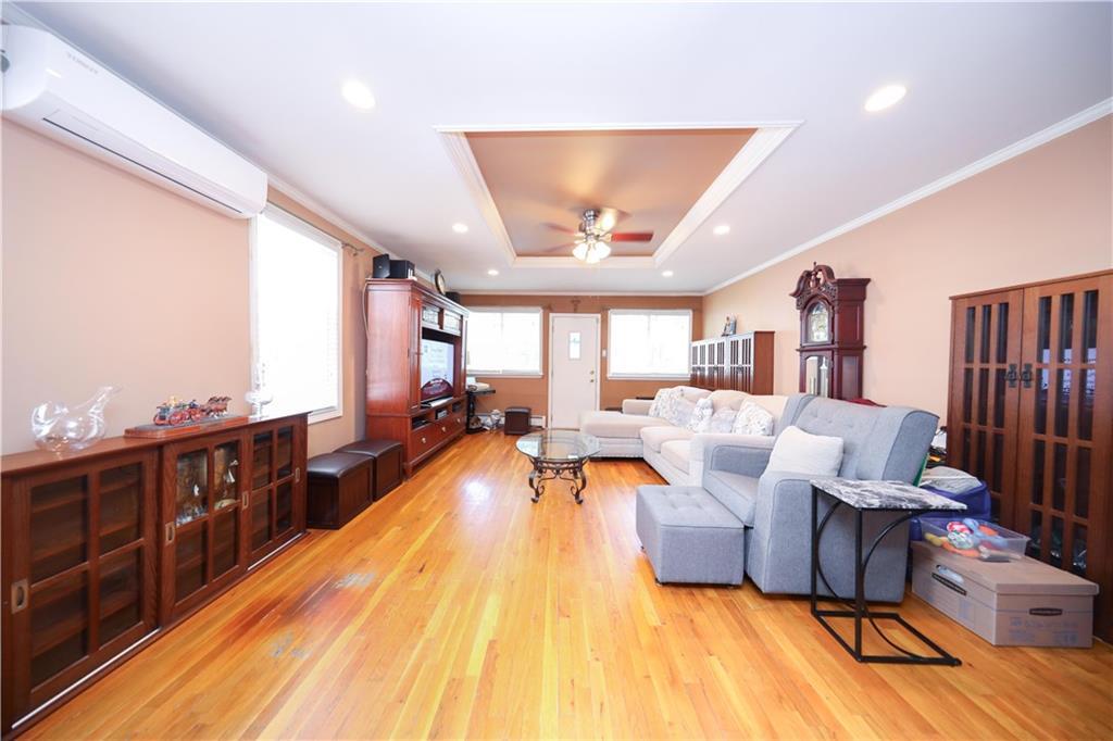 2038 W 10th Street