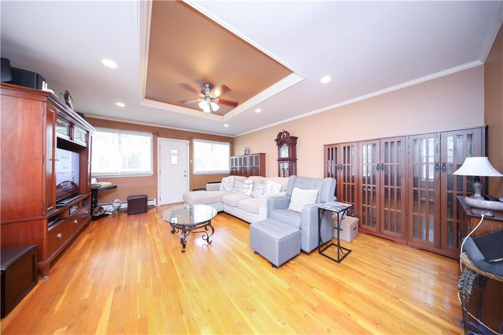 2038 W 10th Street