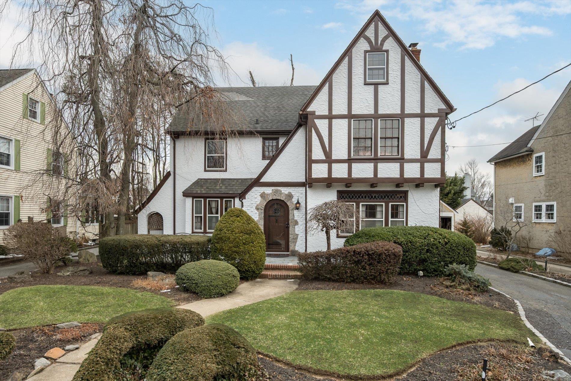 605 N Village Avenue, Rockville Centre, New York image 1