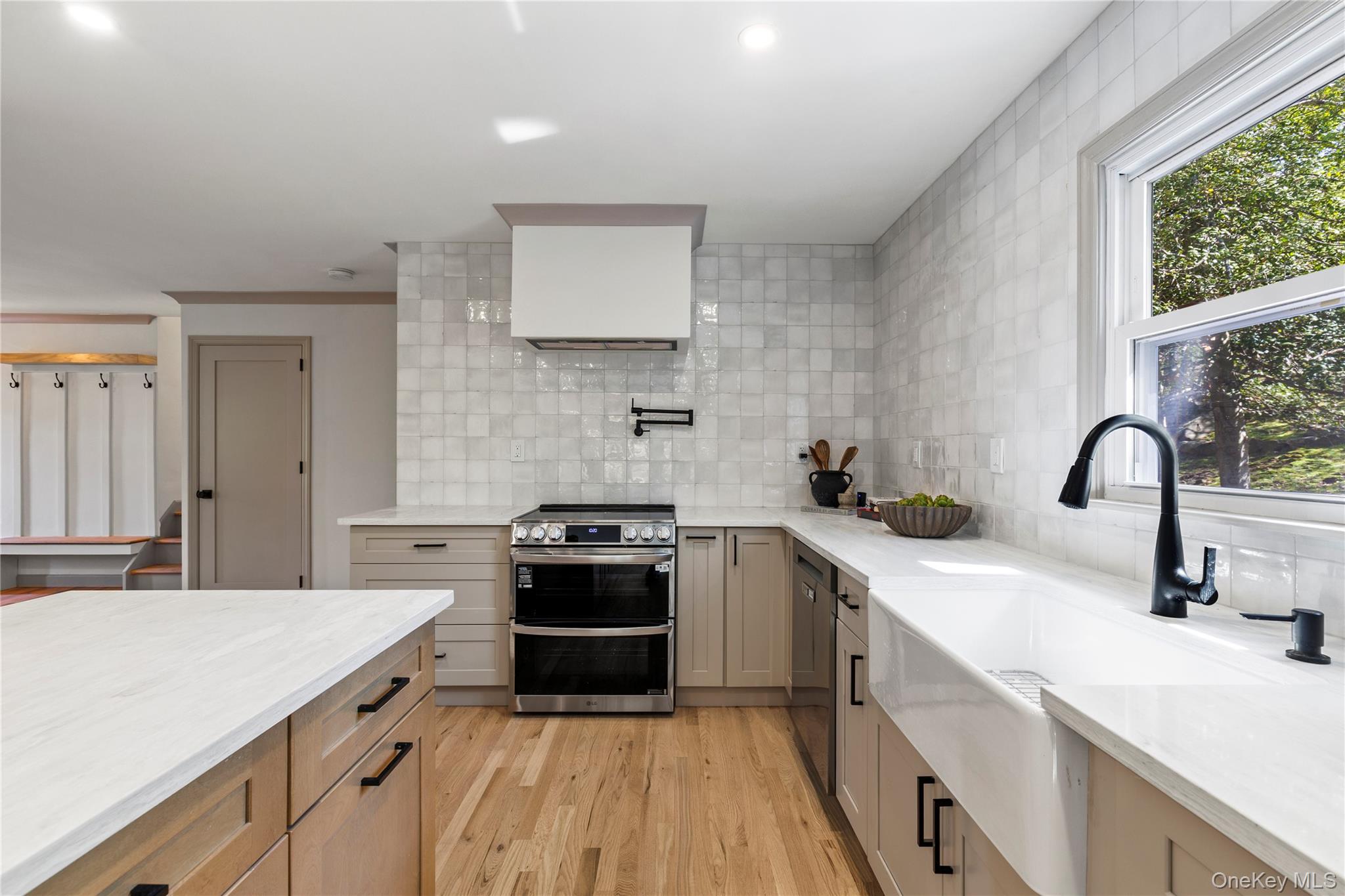 816 Hardscrabble Road