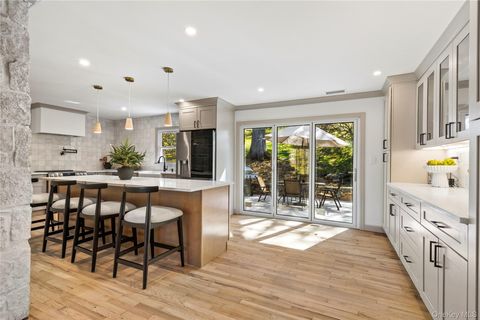 Photo of 816 Hardscrabble Road, Chappaqua, NY 10514 (MLS # 989797)