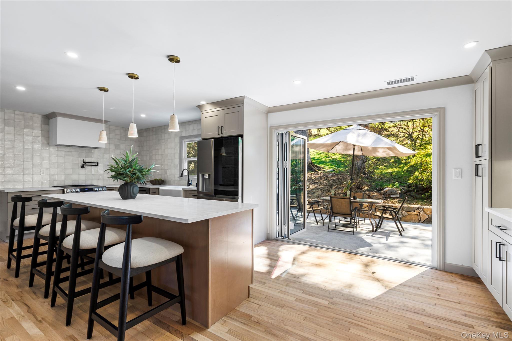 816 Hardscrabble Road