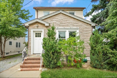 Homes For Sale - 984 Maxwell Street<br/> Franklin Square, NY 11010