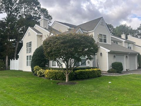 Photo of 77 Mystic Circle, Bay Shore, NY 11706 (MLS # 926820) Photo of 77 Mystic Circle, Bay Shore, NY 11706 (MLS # 926820)