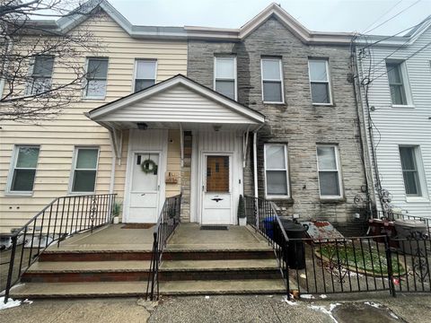 69-34 75 Street, Middle Village, NY 11379 - MLS#: 822353