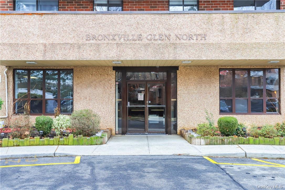 1374 Midland Avenue PH07