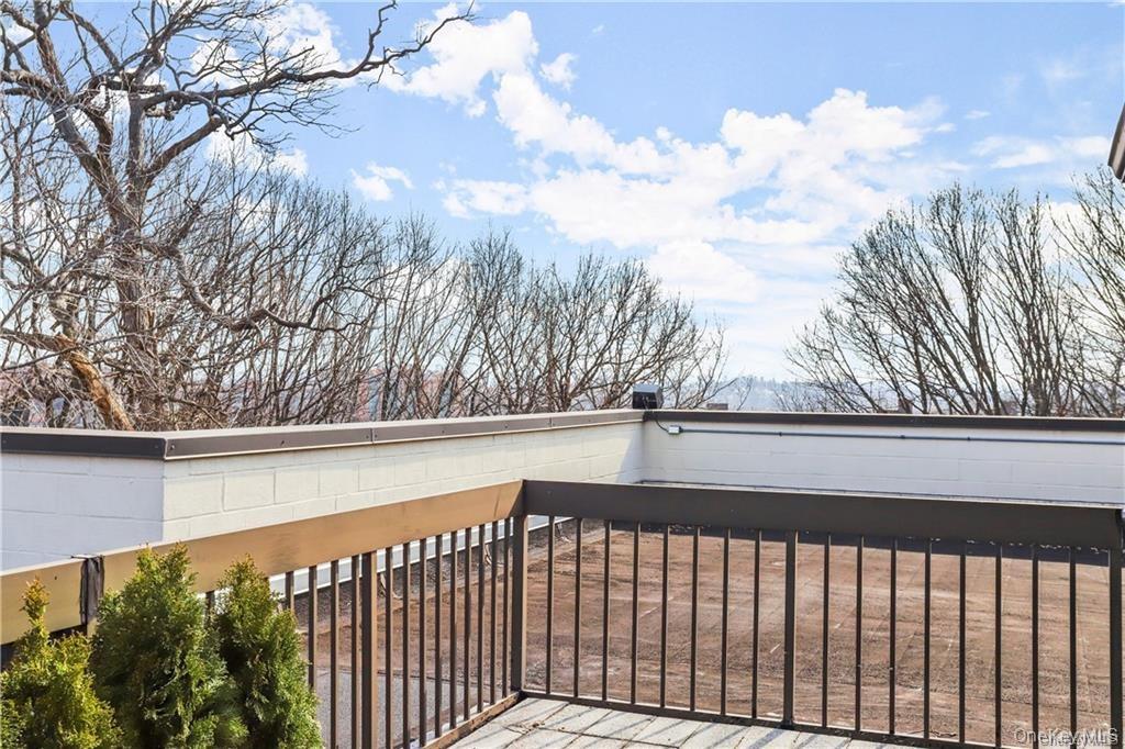 1374 Midland Avenue PH07