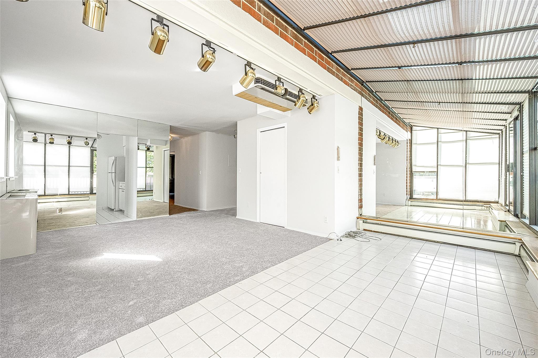 1374 Midland Avenue PH07