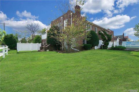 Multifamily For Sale - 215 Roosevelt Boulevard<br/> Long Beach, NY 11561