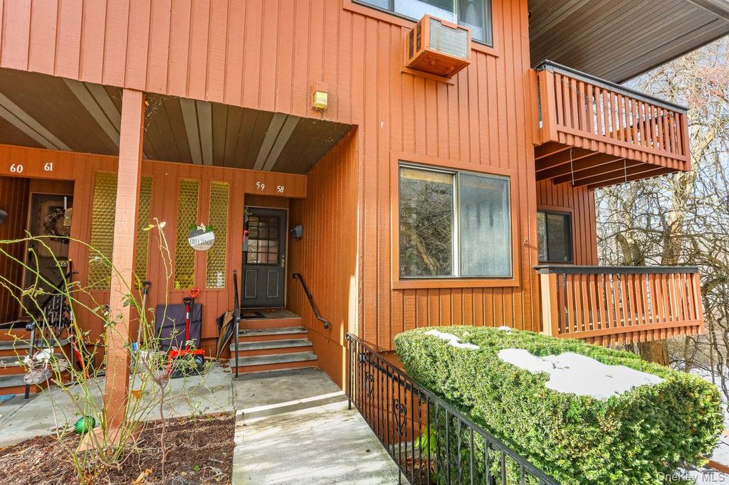 Photo of 58 Coachlight Square, Montrose, NY 10548 (MLS # 945026)