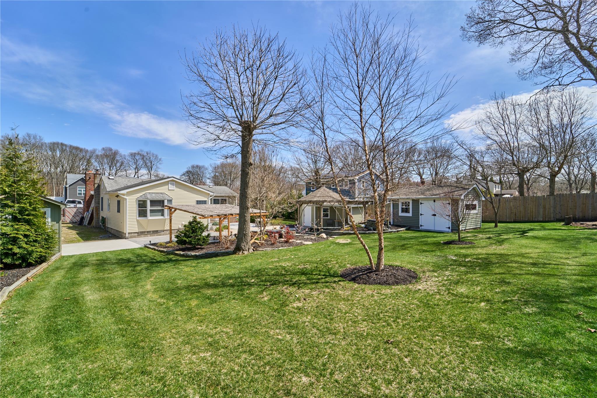 221 W End Avenue, Shirley, New York image 28