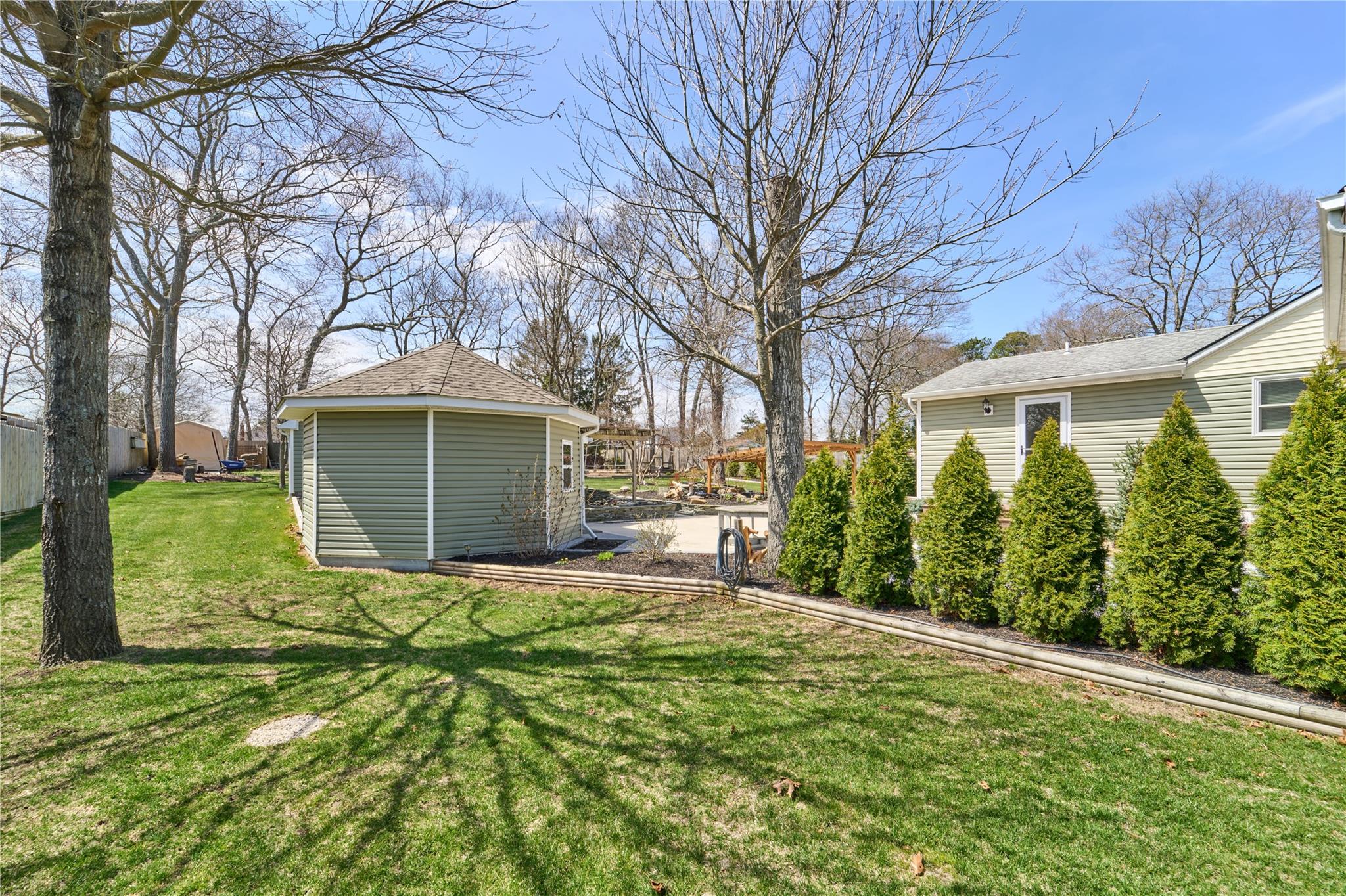 221 W End Avenue, Shirley, New York image 26