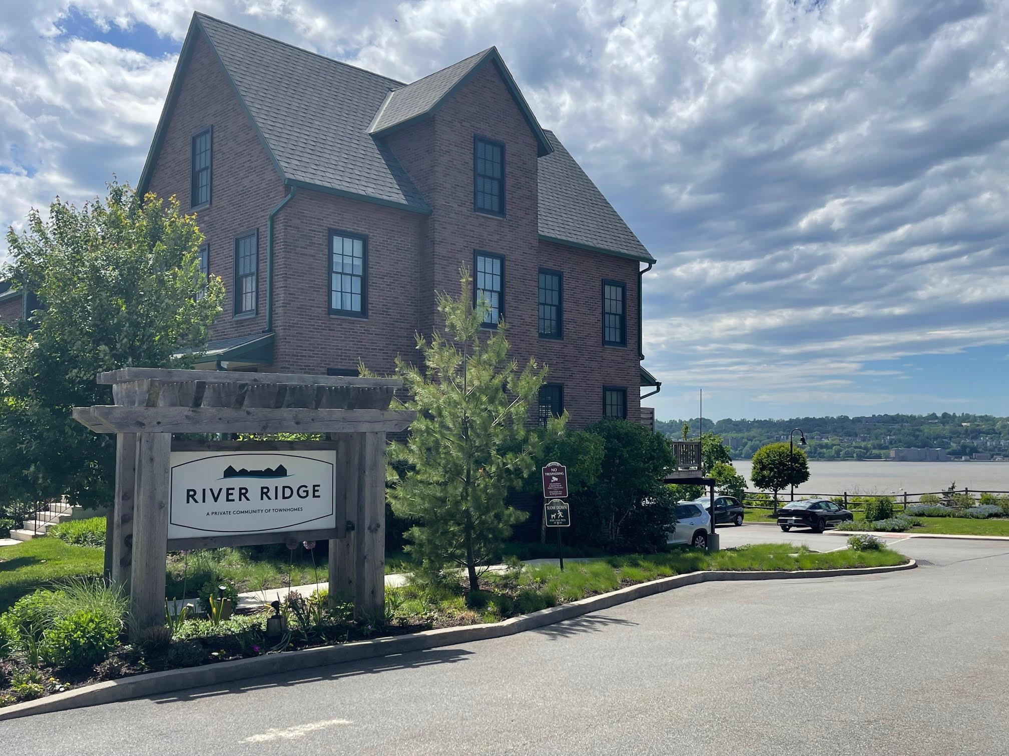 River Ridge Court, Beacon, New York - 3 Bedrooms  
3 Bathrooms  
9 Rooms - 