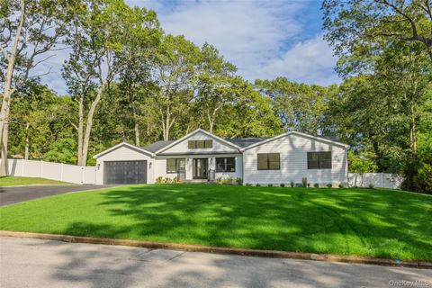 Photo of 29 Seward Drive, Dix Hills, NY 11746 (MLS # 924617)