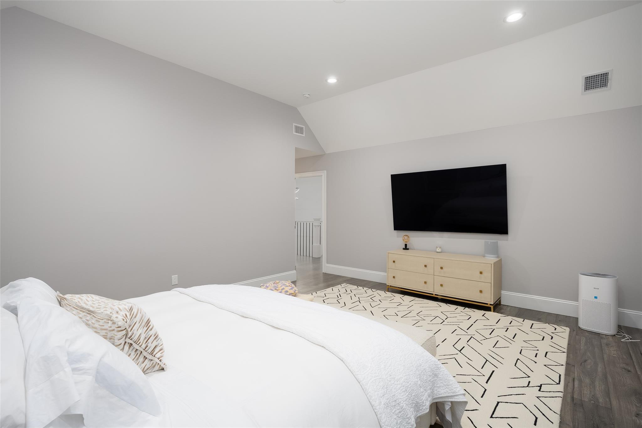 18 Heron Court, Levittown, New York image 24