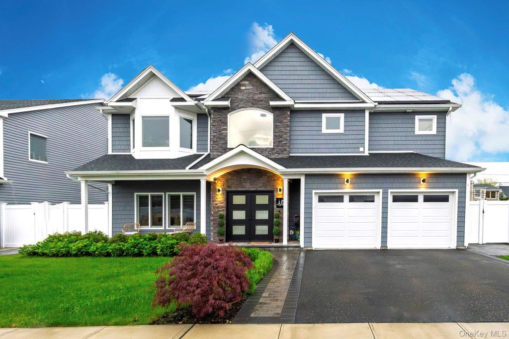 Photo of 18 Heron Court, Levittown, NY 11756 (MLS # 862072)