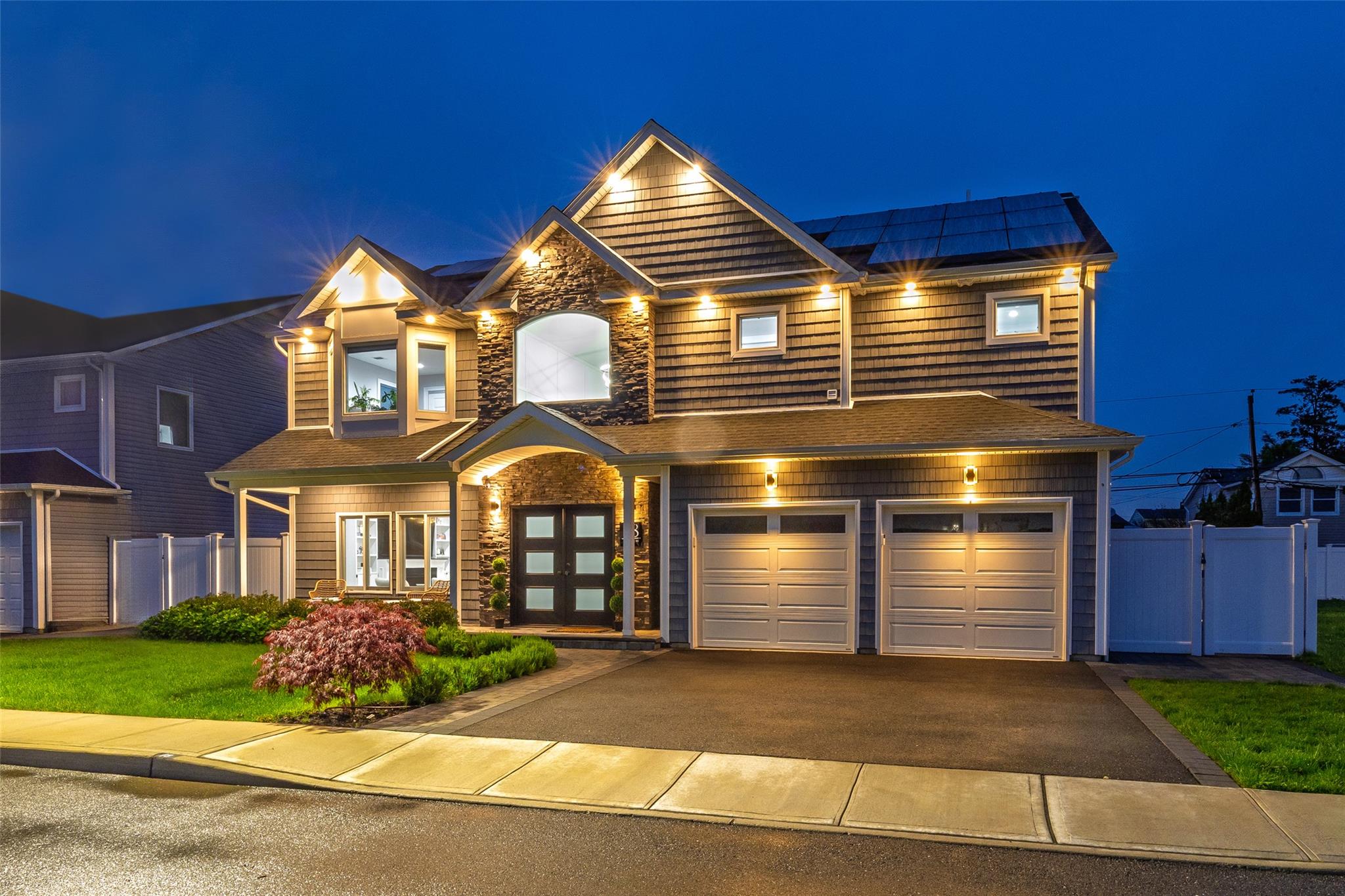 18 Heron Court, Levittown, New York image 1