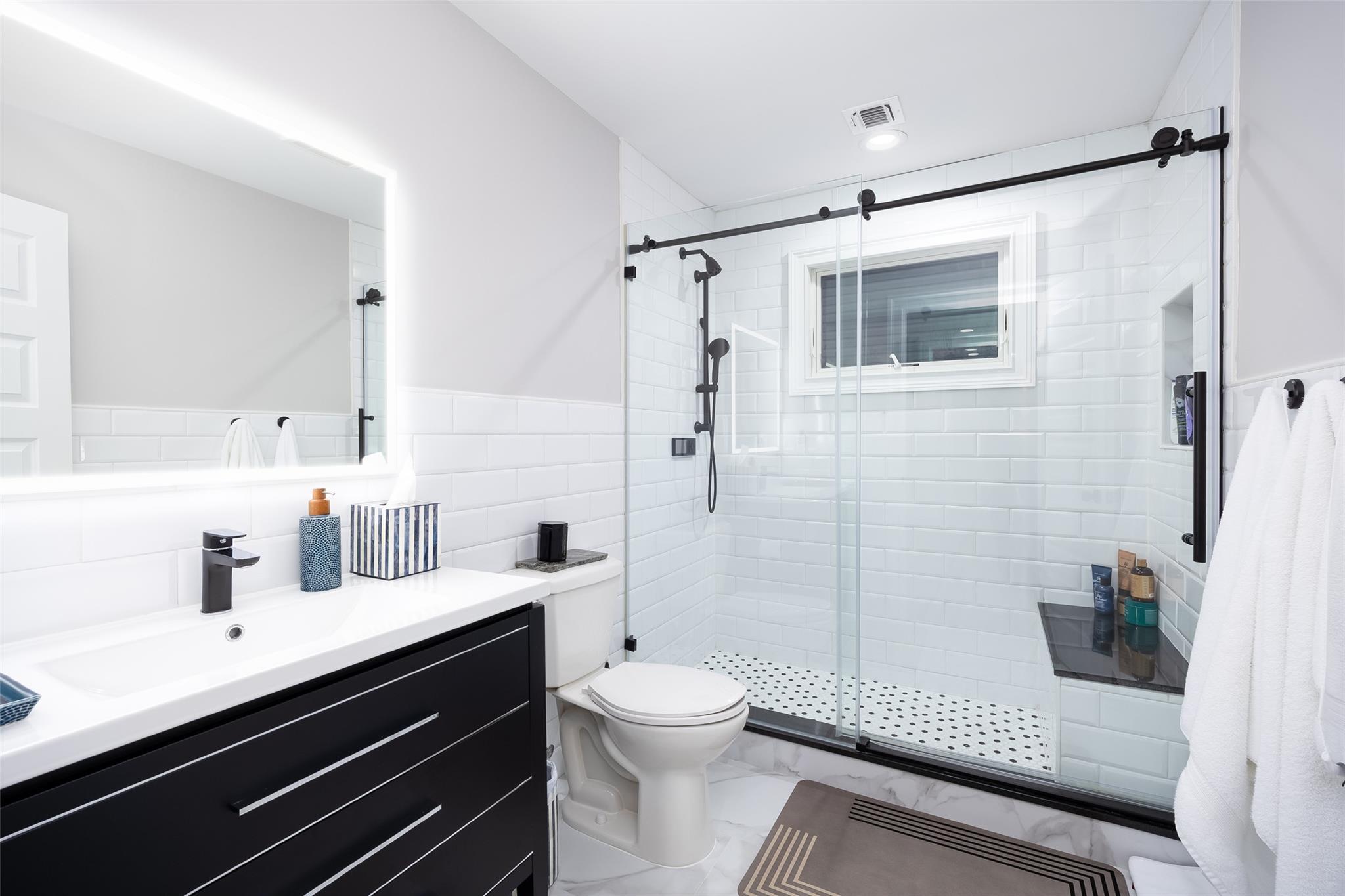 18 Heron Court, Levittown, New York image 33
