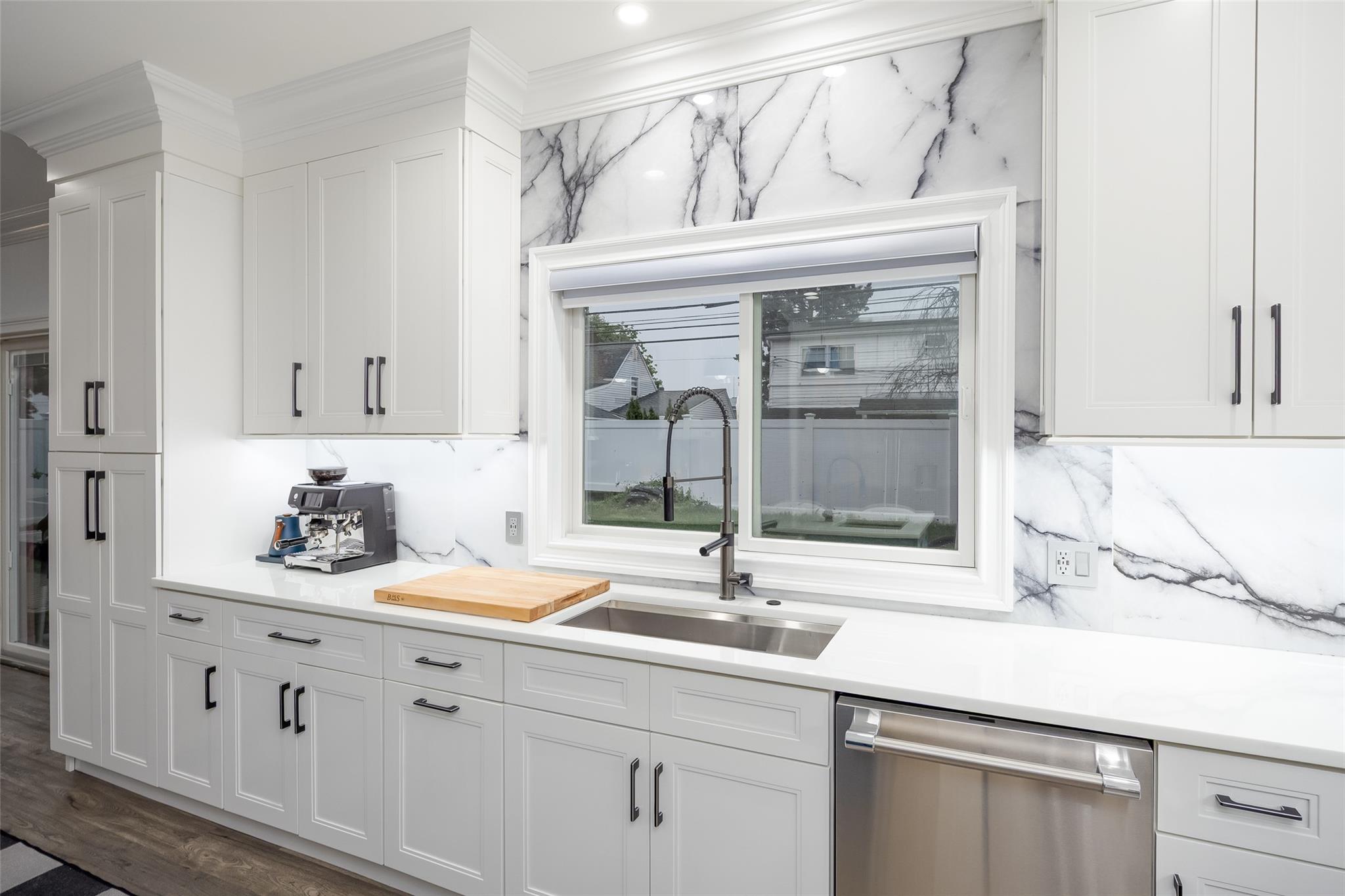 18 Heron Court, Levittown, New York image 18