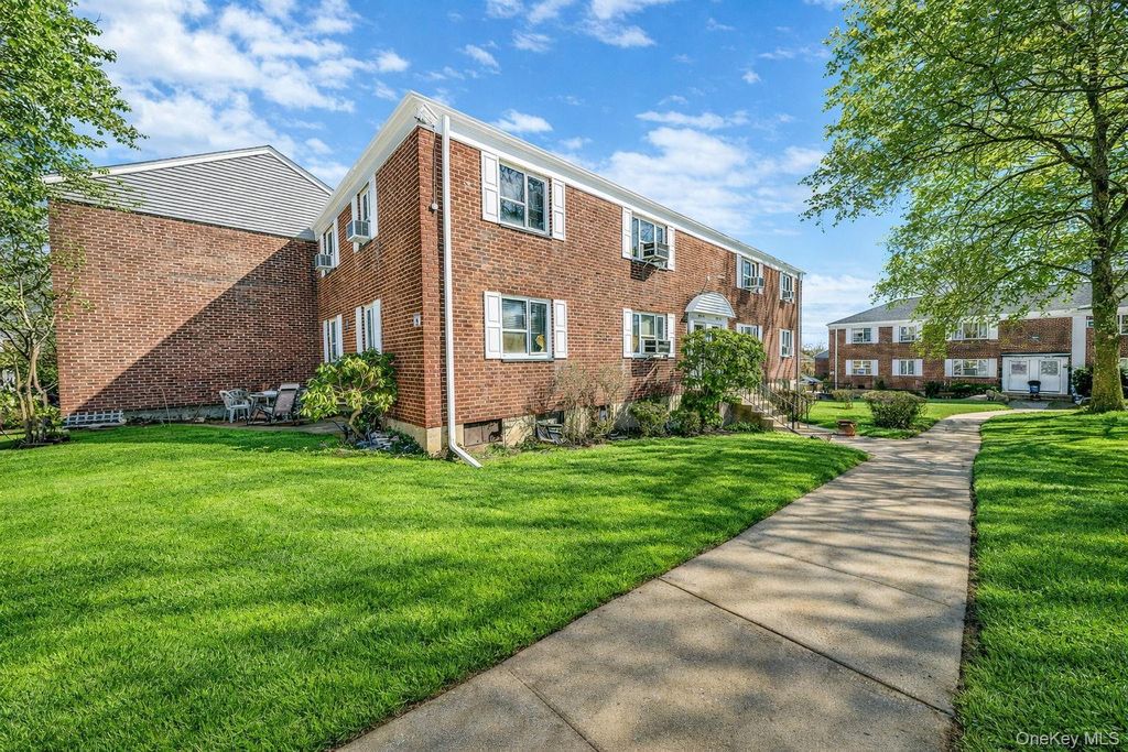 Photo of 224-24 Manor Road #96, Queens Village, NY 11427 (MLS # 965961)