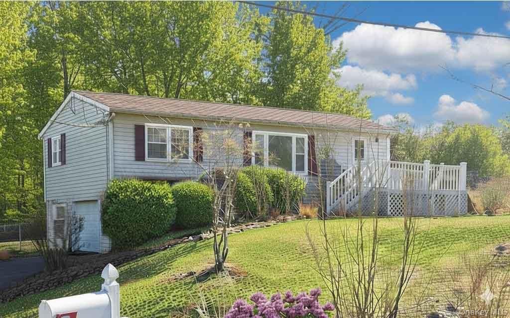 Photo of 9 Merriewold Lane S, Monroe, NY 10950 (MLS # 963064)