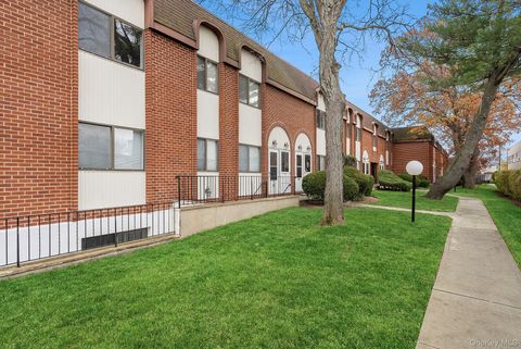 Photo of 659 Chestnut Street, Cedarhurst, NY 11516 (MLS # 968314)