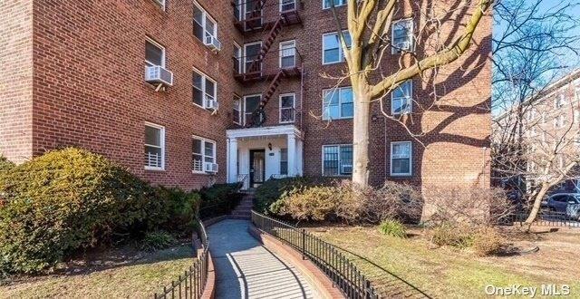 Property for Sale at 35th Ave Ave 6, Jackson Heights, Queens, NY - Bedrooms: 1 
Bathrooms: 1 
Rooms: 3  - $315,000