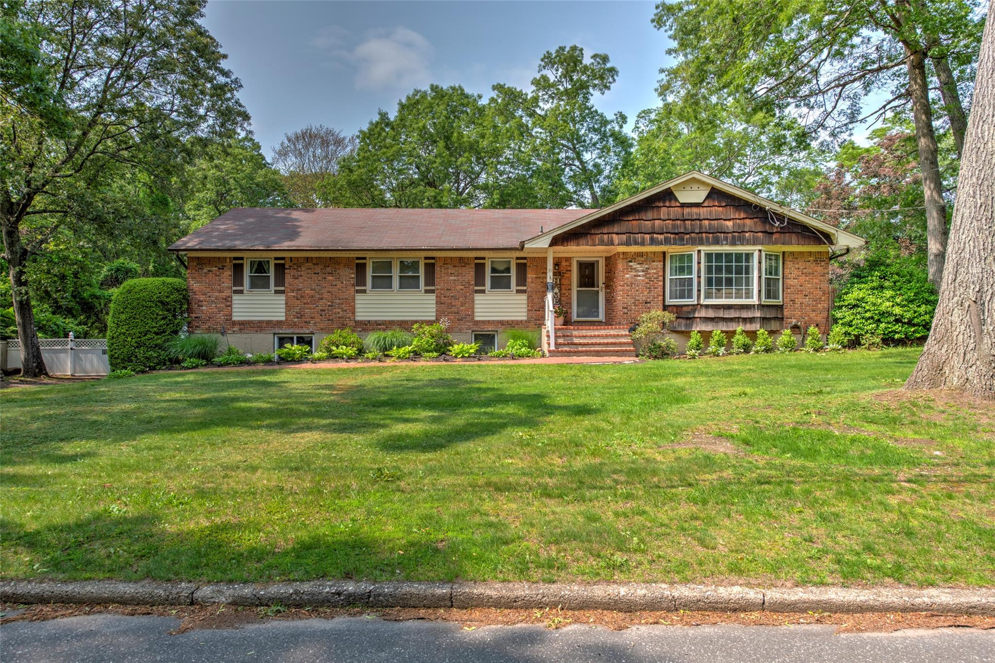 Property for Sale at Cornwallis Road, East Setauket, Hamptons, NY - Bedrooms: 4 
Bathrooms: 2  - $749,000