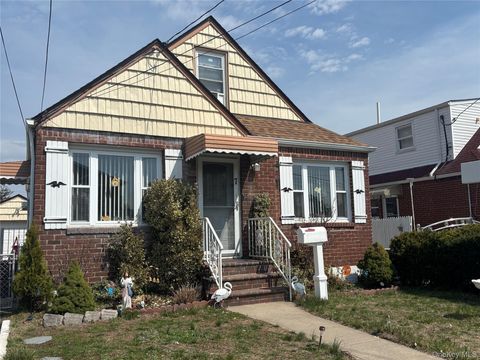 Homes For Sale - 7 Catherine Court<br/> Elmont, NY 11003