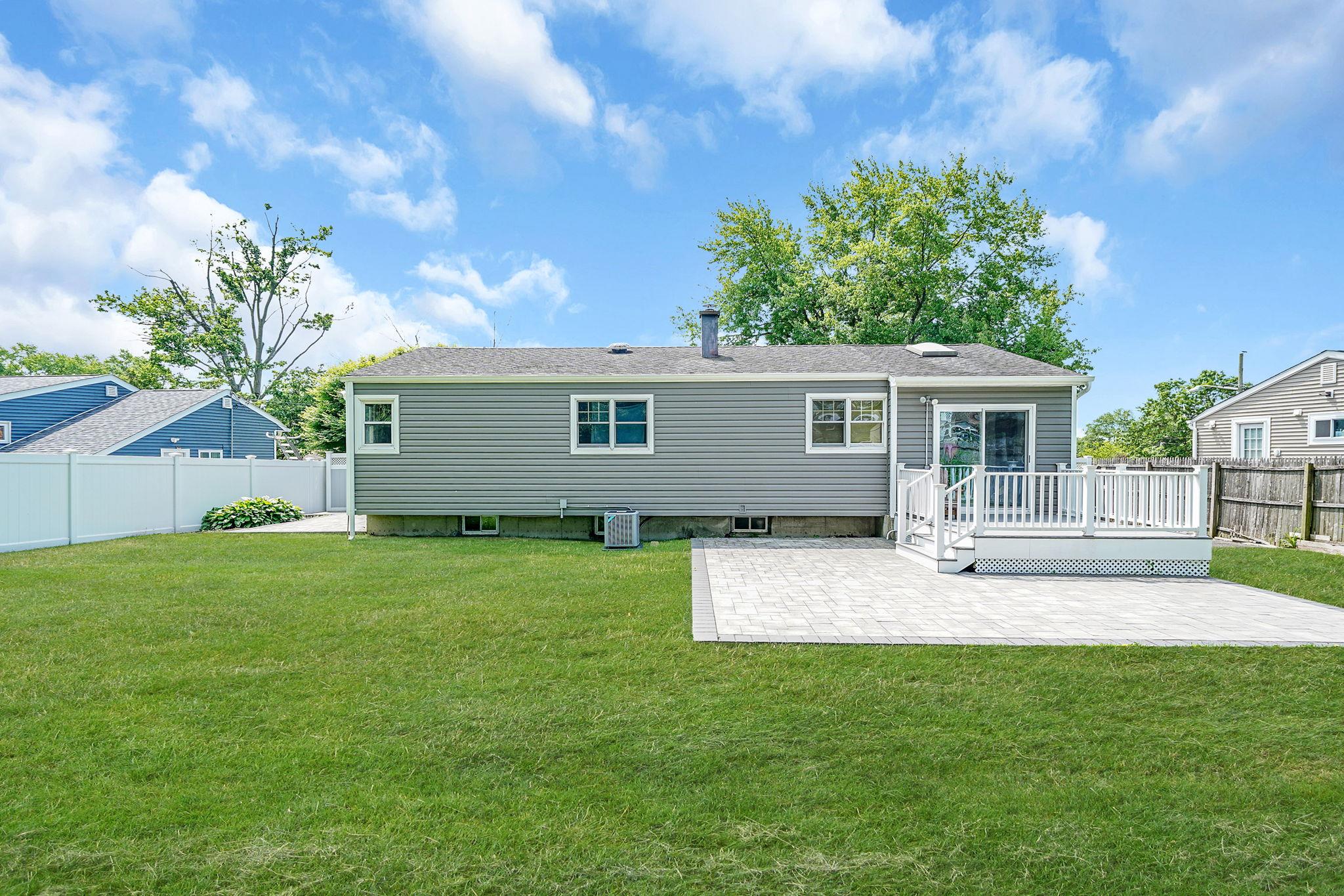 250 Fruitwood Lane, Central Islip, New York image 30