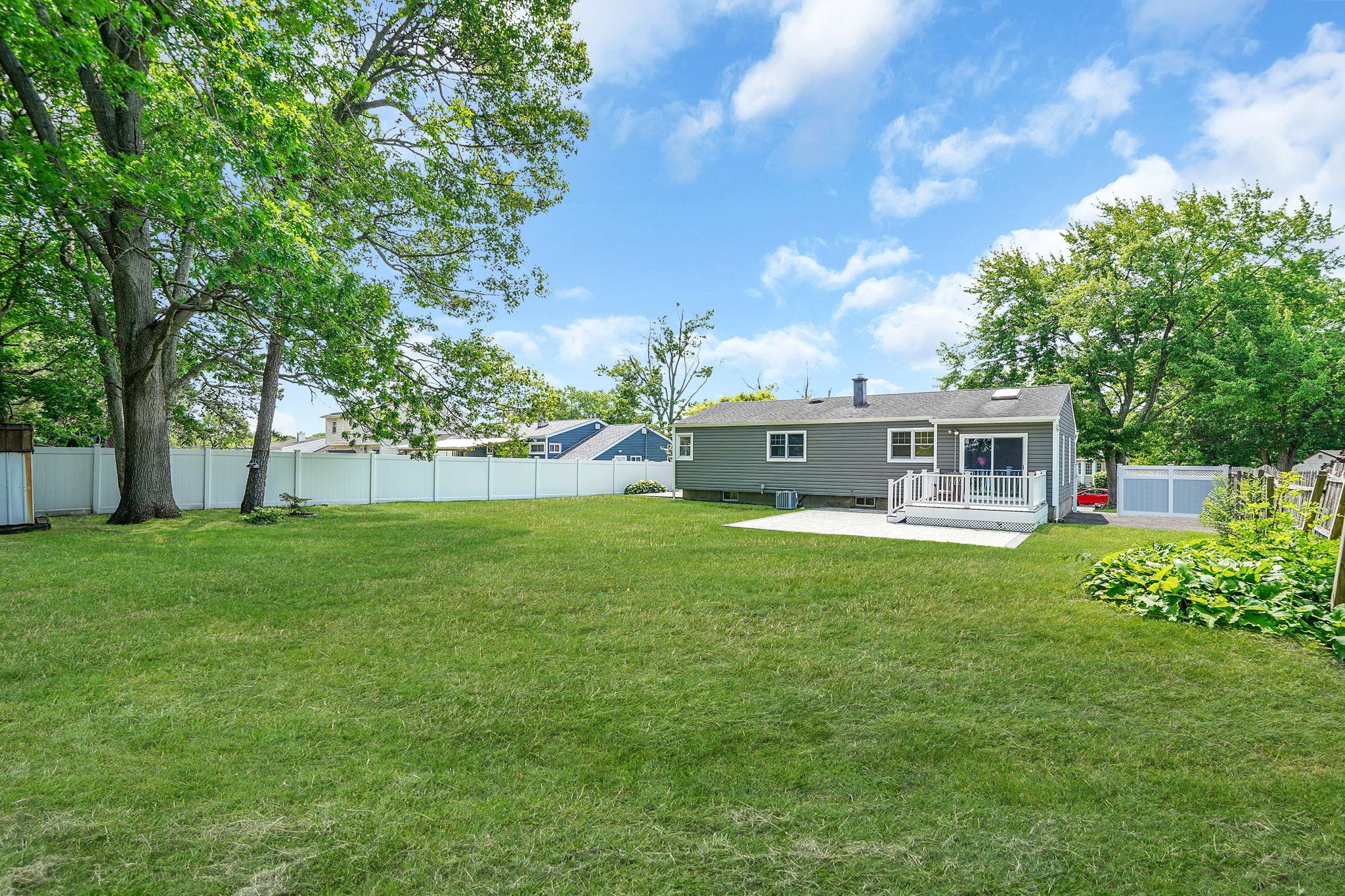 250 Fruitwood Lane, Central Islip, New York image 31