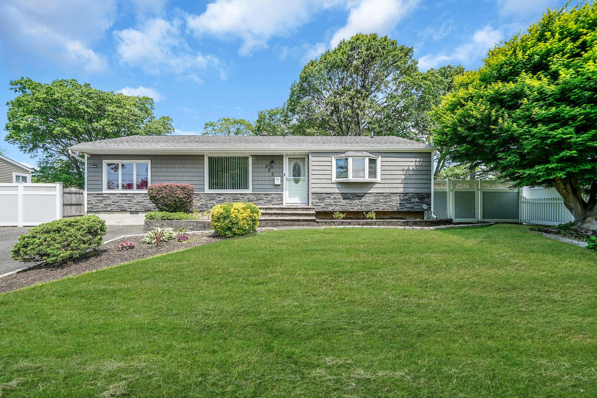 250 Fruitwood Lane, Central Islip, New York image 1