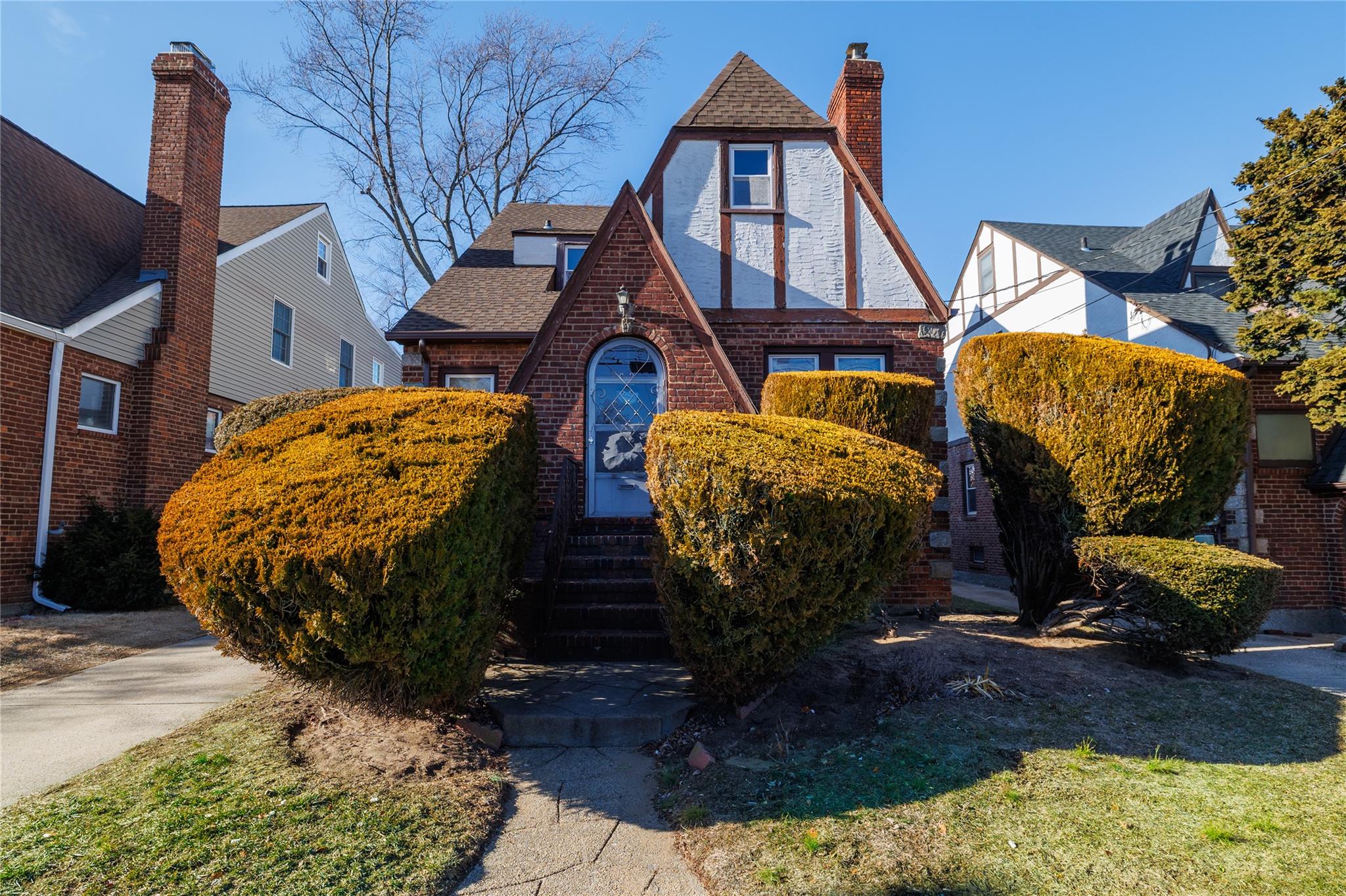 43 Evergreen Avenue, Lynbrook, New York image 1